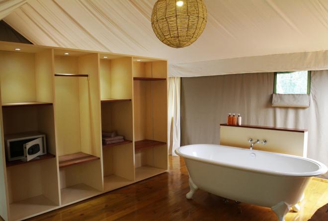 Luxury tent bathroom
