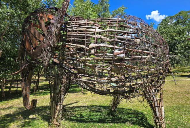 Nkhotakota snares sculpture 